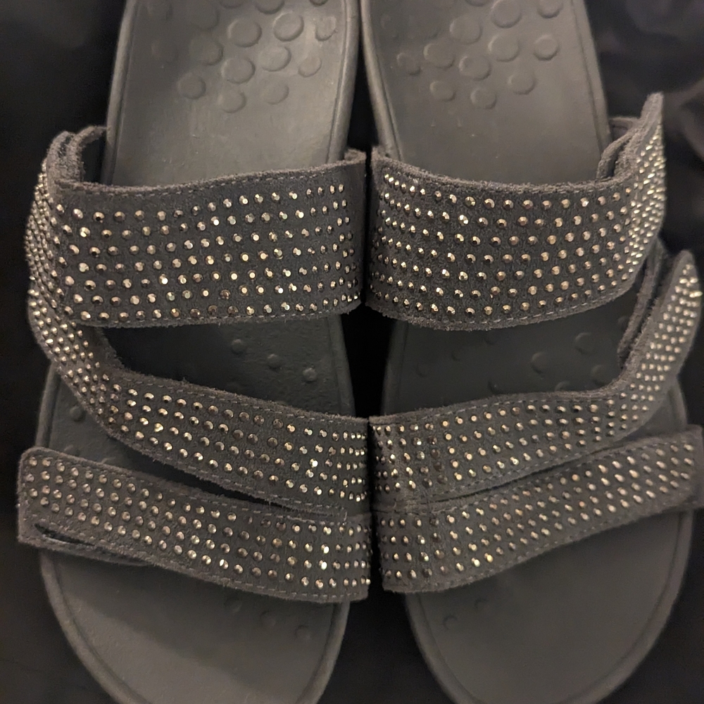 Vionic Sandals. Sold As A Bundle Of 3 Pairs